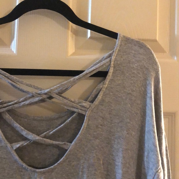 Grey three-quarter length sleeve top with cut out - Picture 2 of 2